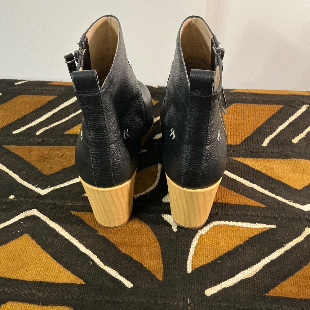 Boots - Picture 4 of 5